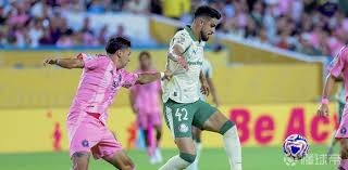 东契奇更新虎扑：虽然我平时不咋扣篮，但今天给大家秀一下